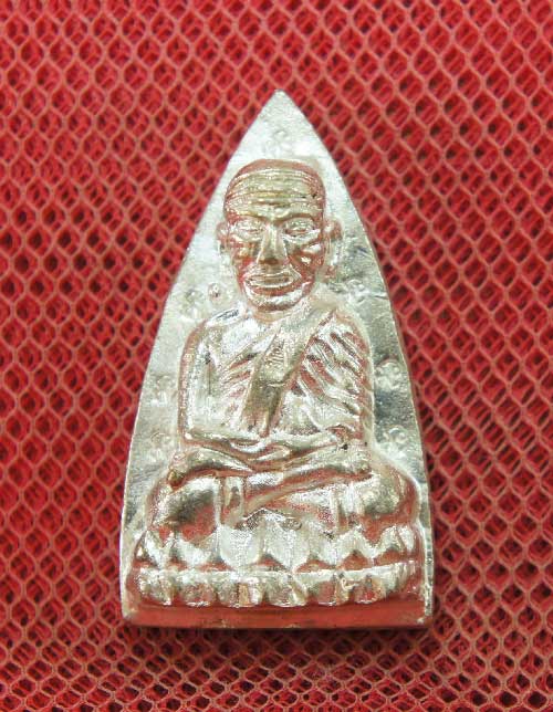 หลวงปู่ทวดหลังเตารีดหล่อโบราณวัดบวรนิเวศวิหาร เนื้อนวะโลหะแก่เงิน 12 โค๊ด หมายเลข 293 ปี 43