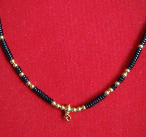 	@@@สร้อย กะลา ดำ สลับเม็ดกะไหล่ทอง 1 ห่วง หัวขุน 5 มม ยาว 22 นิ้ว@@@