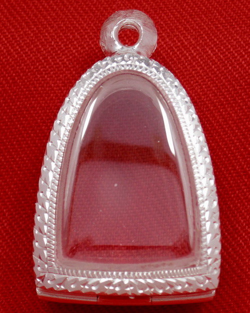 ตลับเงิน 95% สำหรับใส่รูปหล่อหลวงพ่อเงิน วัดบางคลาน ปี 39และ รูปหล่อขนาดทั่วไป งานขึ้นมือลายดอกพิกุล