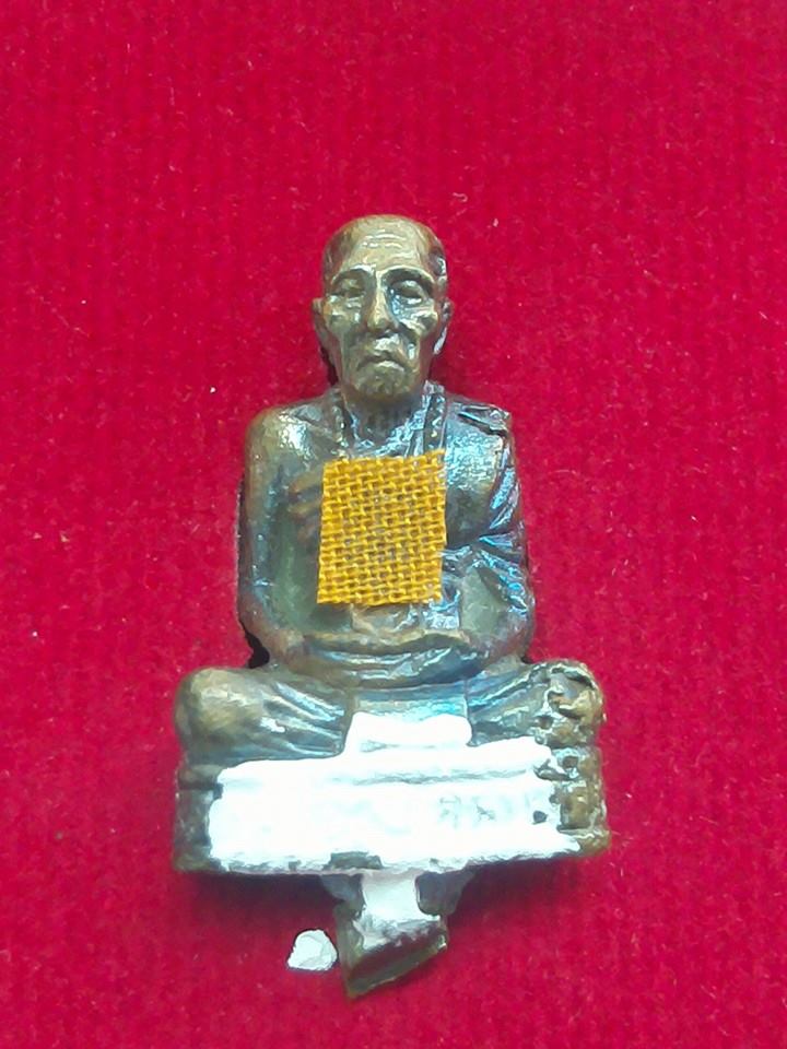 พระรูปหล่อเนื้อนวะโลหะผสมชนวนเก่าหล่อโบราณ.รุ่นอุปถัมส์ค้ำชู หลวงปู่คำบุ