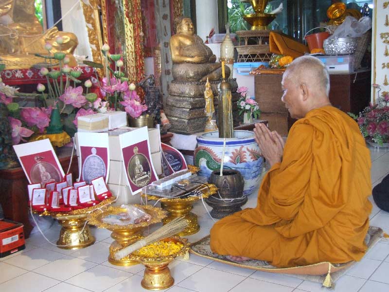 เหรียญพระพุทธโสธร วัดชุมแสง ระยอง ปลุกเสกโดยหลวงพ่อสาคร วัดหนองกรับ