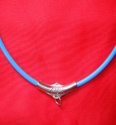 @@@ยางคล้องพระ ไร้ รอยต่อ หัวสแตนเลส พร้อมห่วง 3 เส้น สีฟ้า 3 เส้น ครับ@@@