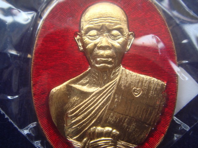 เหรียญหลวงพ่อคูณ ปาฎิหาริย์ EOD พิมพ์ครึ่งองค์ ออกวัดบ้านไร่ปี57 เนื้อทองแดงลงยาสีแดง เลข.4152 สวย
