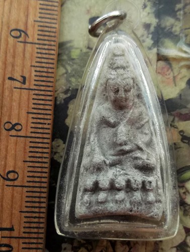 10 บาท กับ พระเนื้อผง เลี่ยมกรอบ.......BF752