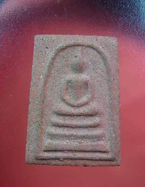 พระสมเด็จหลวงพ่อแดงวัดเขาบันไดอิฐ เนื้อแดงนิยม