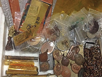  สุึดยอด เหรียญสวย ลต.บุญหนา รุ่น พรปีใหม่ (แบบ รุ่น 9 อ.ฝั้น) เนื้ออัลปาก้า สวยแชมป์ (เคาะเดียว)