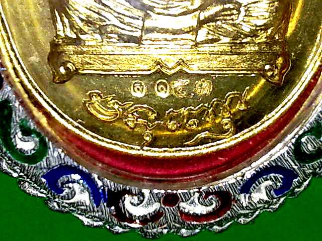 เจริญพรไตรมาส 55 เนื้อทองระฆัง พร้อมตลับเงินลงยาคร๊าฟฟ จัดสวยวี๊ดให้อีกแล้วครับ 1