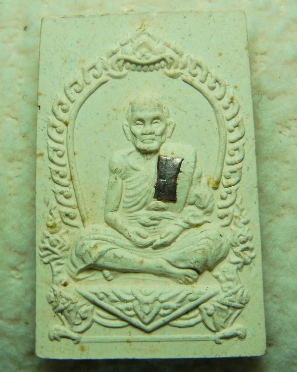 พระผงรูปเหมือน นั่งซุ้มพญานาค หลวงปู่หมุน วัดบ้านจาน ปี2543 ( กรรมการ ฝังตะกรุด )