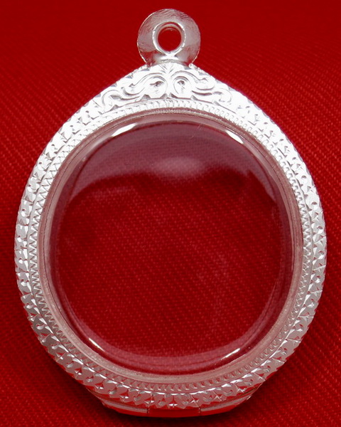 ตลับเงิน 95% สำหรับใส่เหรียญมหาลาภหลวงพ่อพรหมและเหรียญทรงผนวช เหรียญกลมทั่วไป งานขึ้นมือลายดอกพิกุล