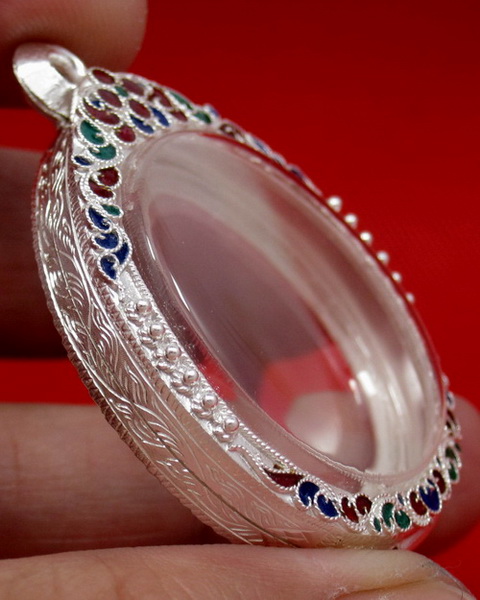 ตลับเงิน 95% สำหรับใส่เหรียญมหาลาภหลวงพ่อพรหมและเหรียญทรงผนวช เหรียญกลมทั่วไป งานขึ้นมือลายดอกพิกุล