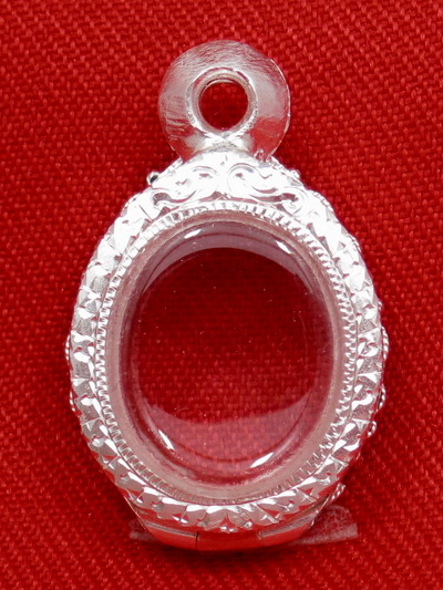 ตลับเงิน 95% สำหรับใส่เหรียญเม็ดแตงหลวงปู่ทวด และเหรียญเม็ดแตงอื่นๆ ทั่วไป งานขึ้นมือลงยาสุโขทัย 