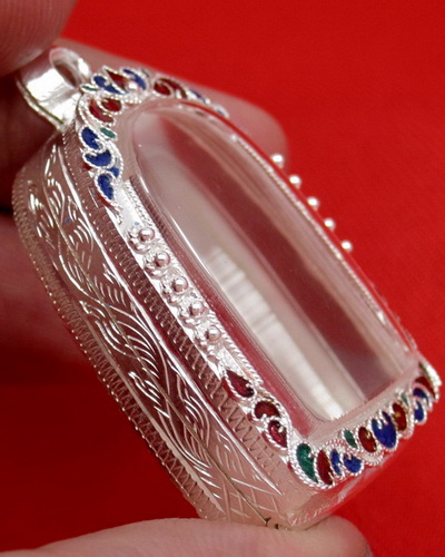 ตลับเงิน 95% สำหรับใส่เหรียญหล่อหลวงพ่อทาหรือเหรียญซุ้มกอ แจกปีนัง งานขึ้นมือลายดอกพิกุลงยาสุโขทัย