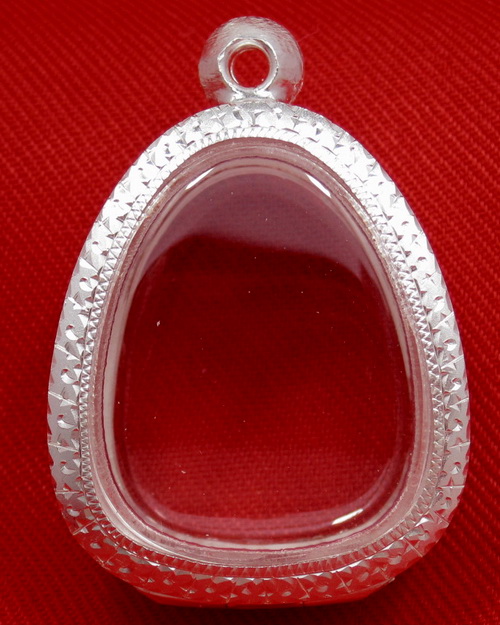 ตลับเงิน 95% สำหรับใส่พระปิดตา ปลดหนี้หลวงปู่โต๊ะและพระปิดตาคณาจารย์ทั่วไป งานขึ้นมือลายไข่ปลา ลงยาส