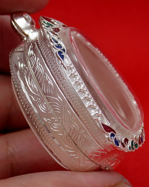 ตลับเงิน 95% สำหรับใส่พระปิดตา ปลดหนี้หลวงปู่โต๊ะและพระปิดตาคณาจารย์ทั่วไป งานขึ้นมือลายไข่ปลา ลงยาส