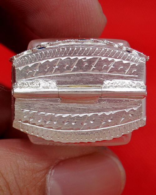 ตลับเงิน 95% สำหรับใส่พระหลวงปู่ทวด พิมพ์บัวรอบ หรือรูปหล่อขนาดใกล้เคียง ลงยาสุโขทัย  