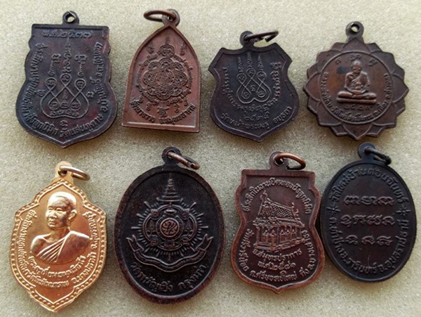 60 บาท รวมเหรียญพระพุทธ ..รหัส iH902