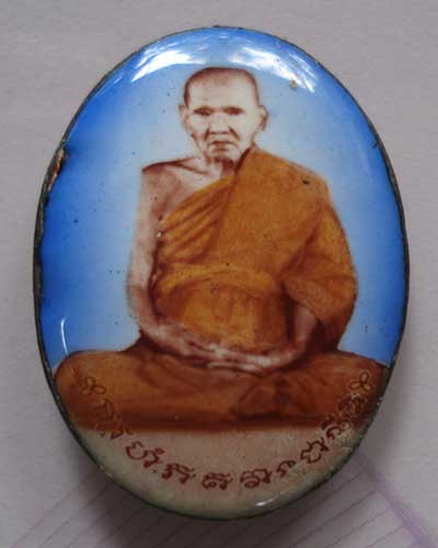 ล็อคเก็ตหลวงปู่เจือ  วัดกลางบางแก้ว ฉากสีฟ้า พิมพ์เล็ก สวย