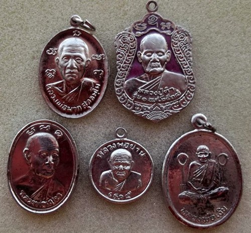 60 บาท รวมเหรียญพระเกจิ ......รหัส iH809