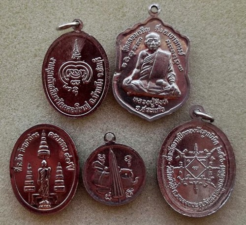 60 บาท รวมเหรียญพระเกจิ ......รหัส iH809