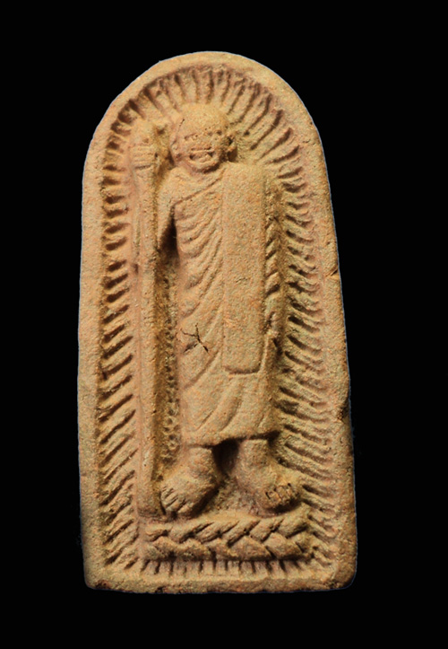 รูปเหมือนยืนหลวงปู่อ่อนสา สุขกาโร