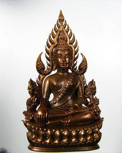 พระพุทธชินราช พิมพ์แต่งฉลุลอยองค์ รุ่น จอมราชันย์ เนื้อบรอนซ์นอก(สำริด) หมายเลข 16626