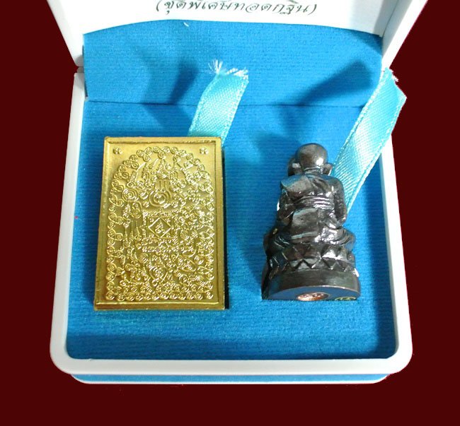 ( 1 ชุด 3 องค์ ) หลวงปู่ทวด หมื่นยันต์ รุ่นรวยหายห่วง ชุดพิเศษทวดกฐิน พร้อมกล่องกำมะหยี่สวยหรู