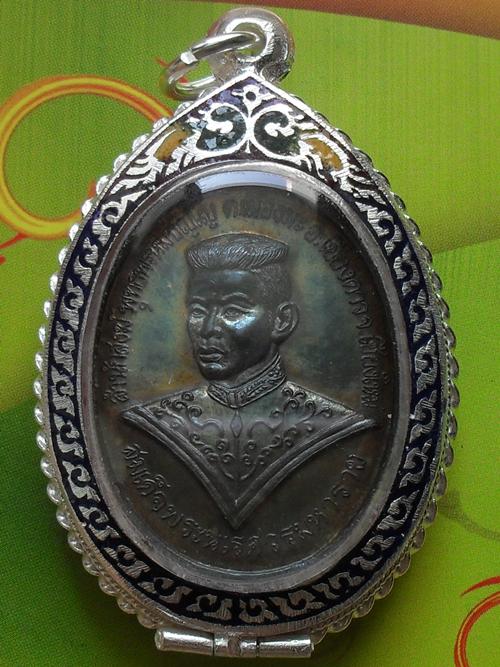 เหรียญกายสิทธิ์ หลวงปู่ทวด-หลวงปู่ดู่ "เนื้อเงิน" ผสมชนวนเปิดโลก 80% พร้อมตลับเงินลงยาครับ