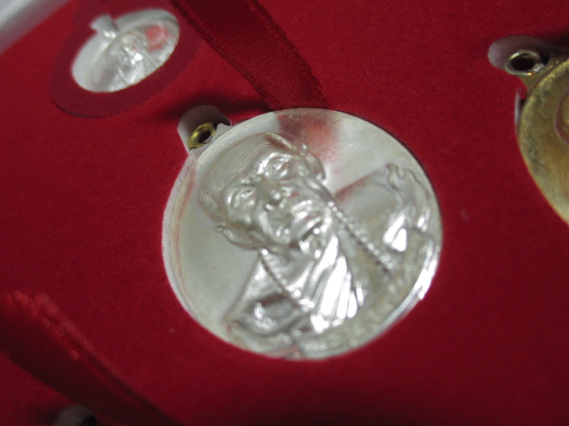 เหรียญห่วงเชื่อมหลวงปู่คำบุ รุ่นธรณีสงฆ์มหาลาภ....ชุดกรรมการ