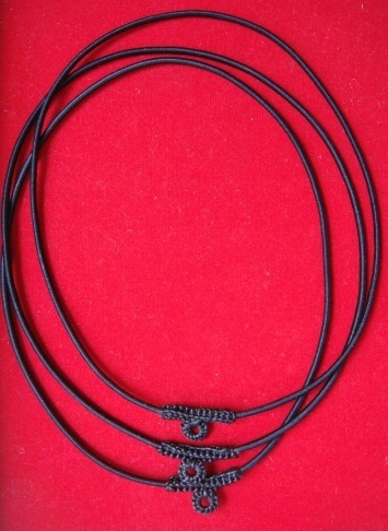 @@สร้อยยางสปริง คล้องพระ ไร้ รอยต่อ 1 ห่วงถัก ยืด สวมหัวได้ ยางนุ่ม ๆ 3 เส้น 120 บาท @@ 