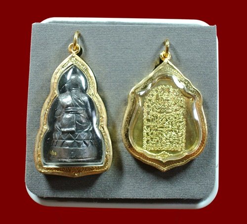 หลวงปู่ทวด หมื่นยันต์ รุ่นรวยหายห่วง ชุดพิเศษทอดกฐิน พร้อมเลี่ยม+พร้อมกล่องกำมะหยี่สวยหรู
