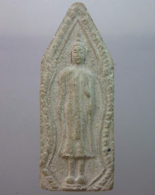 พระผงยืนประธานพรหลังยันต์ไม่ทราบที่ครับ