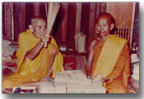 หลวงพ่อสมบูรณ์ วัดเขาถ้ำบุญนาค นครสวรรค์.แจกทาน ..