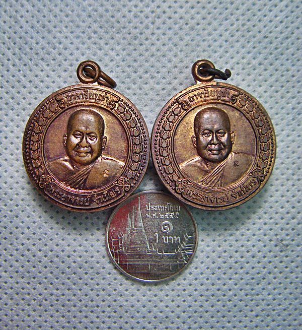 ๒เหรียญ**หลวงพ่อจำเนียร วัดถ้ำเสือ จ.กระบี่ เหรียญสัจจะบารมีครบ๖๐ปีเนื้อทองแดงปี๒๕๓๙ เคาะเดียวครับ