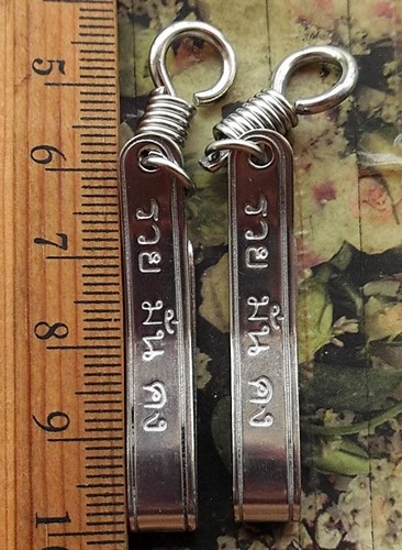 10 บาท กับ แหนบ รวย มั่น คง 2 อัน  ...BF803