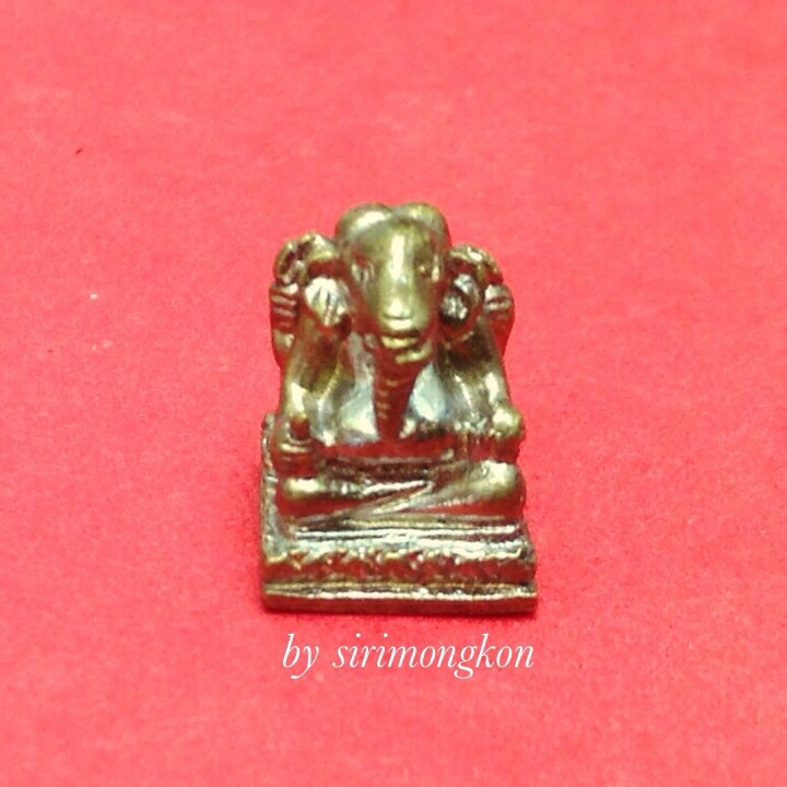 พระพิฆเนศลอยองค์ ขนาด1.2ซ.ม. หลวงปู่คำบุ วัดกุดชมภู มีโค๊ด No.2 พร้อมซองเดิม(เคาะเดียว)