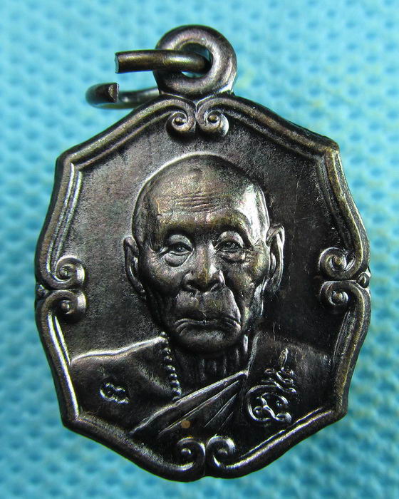 เหรียญหลวงพ่อเพี้ยน กฐิน ปี 56..เริ่ม20บาท.(04/04/57-102)