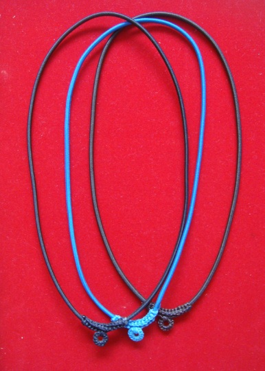 +++สร้อยยางสปริง คล้องพระ ไร้ รอยต่อ 1 ห่วงถัก ยืด สวมหัวได้ ยางนุ่ม ๆ 3 เส้น 3 สี 123 บาท+++