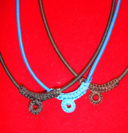 +++สร้อยยางสปริง คล้องพระ ไร้ รอยต่อ 1 ห่วงถัก ยืด สวมหัวได้ ยางนุ่ม ๆ 3 เส้น 3 สี 123 บาท+++