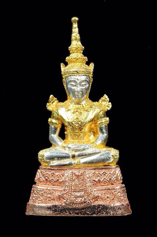 พระแก้วมรกต กรมสรรพสามิตร เนื้อ 3 กษัตริย์ สวยแชมป์