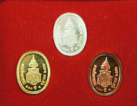 มา 1 ชุด 3 องค์ เหรียญเม็ดเเตงพระรูปเหมือน 100 ปี พระญาณสังวร ( เนื้อกลั่ยเงิน+ทองฝาบาตร +ทองแดง ) 