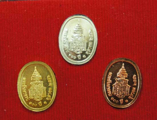มา 1 ชุด 3 องค์ เหรียญเม็ดเเตงพระรูปเหมือน 100 ปี พระญาณสังวร ( เนื้ออปาก้า+ทองฝาบาตร +ทองแดง ) 