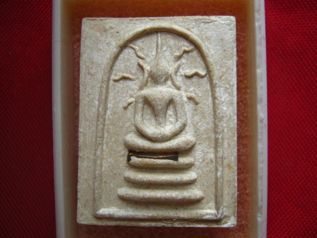 พระสมเด็จฝังตะกรุด รุ่นรวยไม่เลิก หลังท้าวเวสสุวรรณ วัดหนองนกไข่ สมุทรสาคร