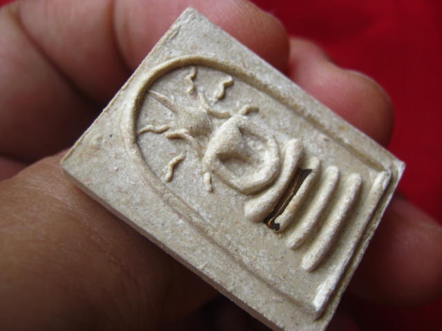 พระสมเด็จฝังตะกรุด รุ่นรวยไม่เลิก หลังท้าวเวสสุวรรณ วัดหนองนกไข่ สมุทรสาคร