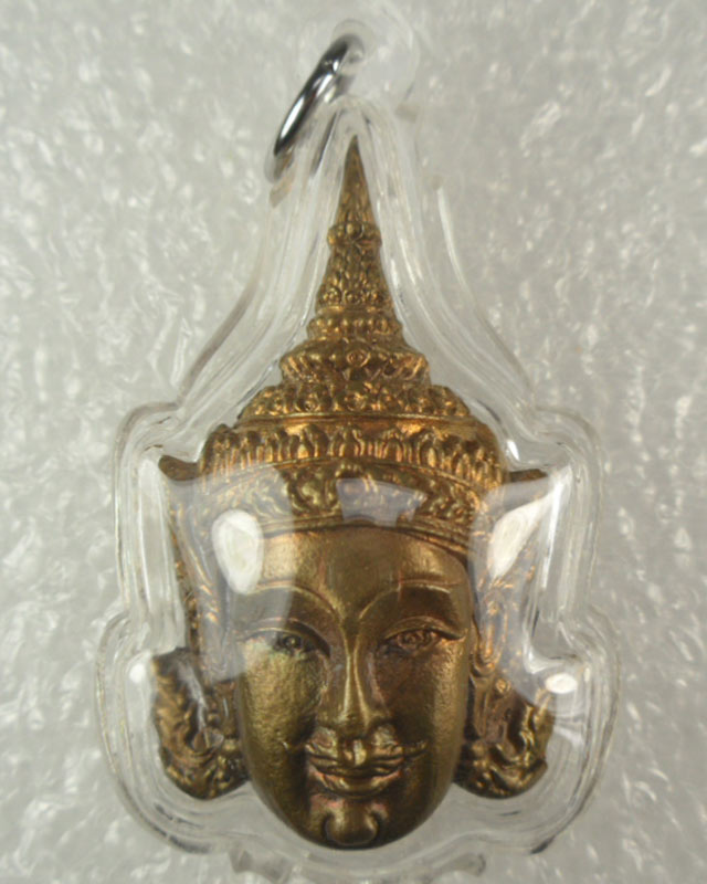 หลวงปู่กาหลงเขี้ยวแก้ว วัดเขาแหลม จ.สระแก้ว เศียรพระลักษณ์หน้าทองเนื้อสัมฤทธิ์ขอมโบราณแก่ทองคำรุ่นแร