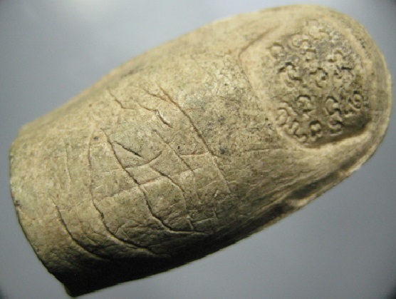 นิ้วมือหลวงพ่อคูณ เนื้อผง  เคาะเดียว