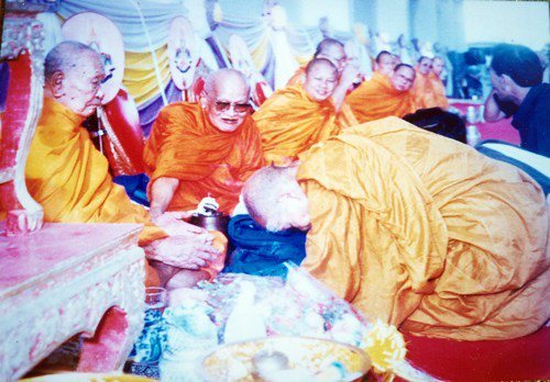หลวงพ่อห้อม วัดคูหาสุวรรณ สุโขทัย..
