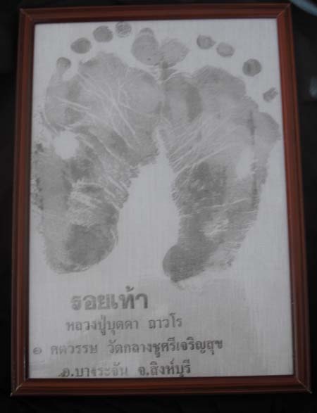 ทันหลวงปู่ครับ ของดีอีกชิ้นครับ ผ้ายันต์รอยเท้า รุ่น 1ศตววรต หลวงปู่บุดดา วัดกลางชูศรี ปี2536
