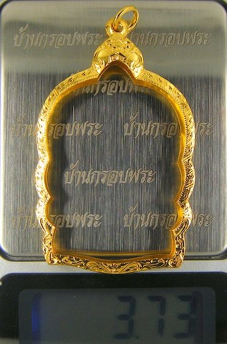 กรอบทองคำแท้  ใส่เหรียญนั่งพานชนะมาร หลวงพ่อคูณ น้ำหนักทอง 3.73 กรัม มือ 1 ใหม่เอี่ยม