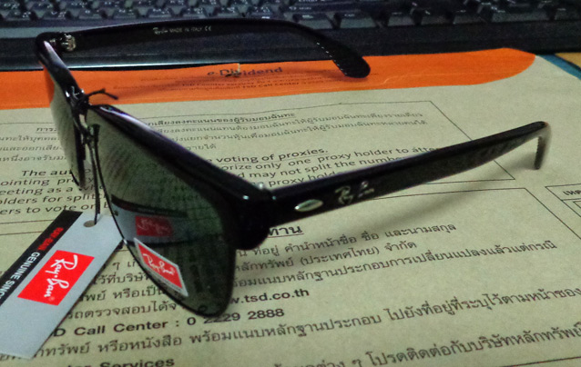 แว่น กันแดด Ray Ban สีดำ