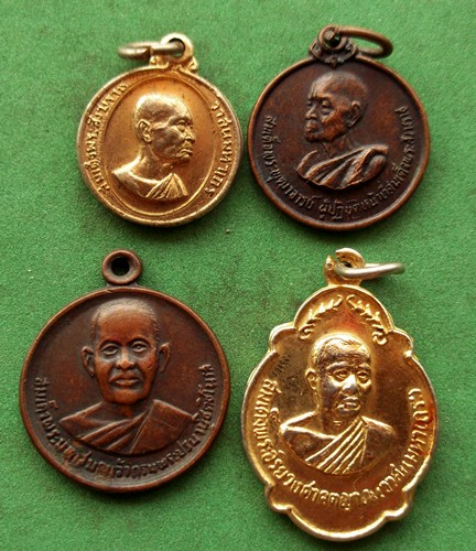 60 บาท เหรียญพระเกจิ 4 เหรียญ ...** Pi 129